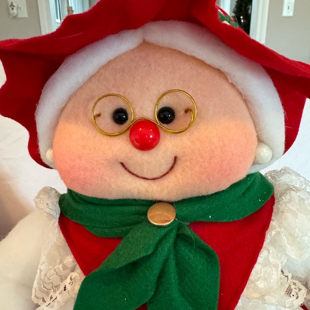 Christmas Vintage Mrs. Claus Large Light Up Figure - Picture 2 of 13
